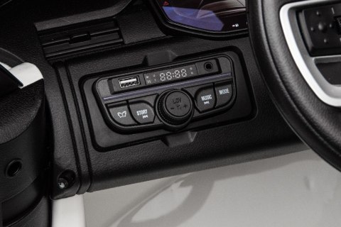Auto Na Akumulator Range Rover DK-RR998 Białe Auto Na Akumulator Range Rover DK-RR998 Białe