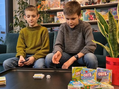 Gra Quiz o Dinozaurach kieszonkowa gra edukacyjna Gra Quiz o Dinozaurach kieszonkowa gra edukacyjna