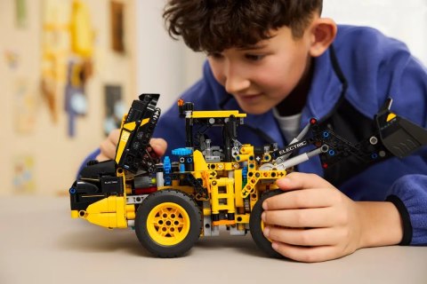 42209 - LEGO Technic - Ładowarka kołowa Volvo L120 Electric 42209 - LEGO Technic - Ładowarka kołowa Volvo L120 Electric