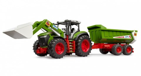 Traktor z ładowaczem czołowym i przyczepą Traktor z ładowaczem czołowym i przyczepą