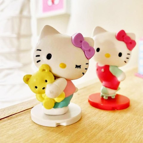Kolekcjonerska figurka-niespodzianka YOU YOU - HELLO KITTY (na ekspozytorze) Kolekcjonerska figurka-niespodzianka YOU YOU - HELLO KITTY (na ekspozytorze)